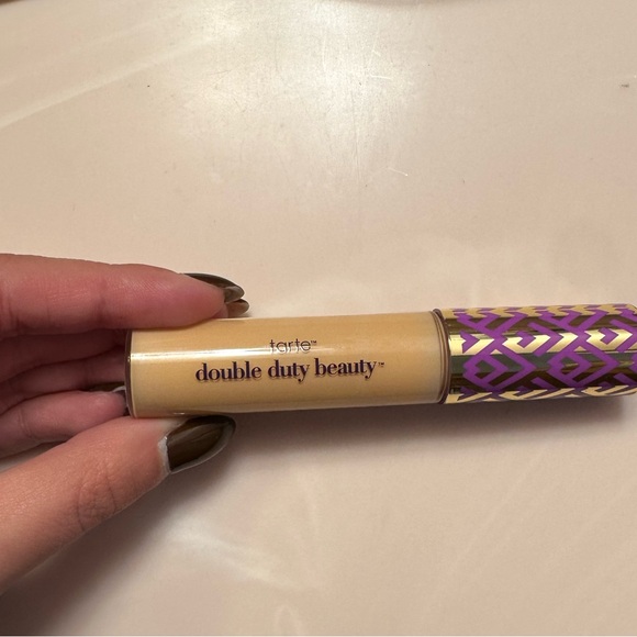 Shape tape concealer - Picture 2 of 3